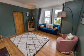Beautiful and Stylish 3Bedroom Flat with Parking - Southbourne